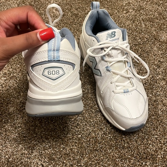 Women's 608 V5 Trainer Sneaker New Balance - Picture 3 of 5